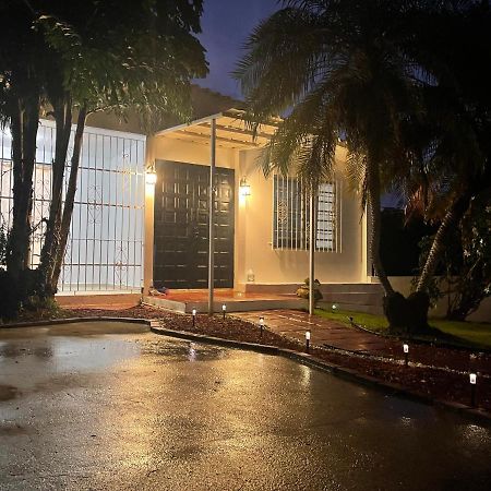 Вілла Borinquen Beach House Camaceyes Екстер'єр фото