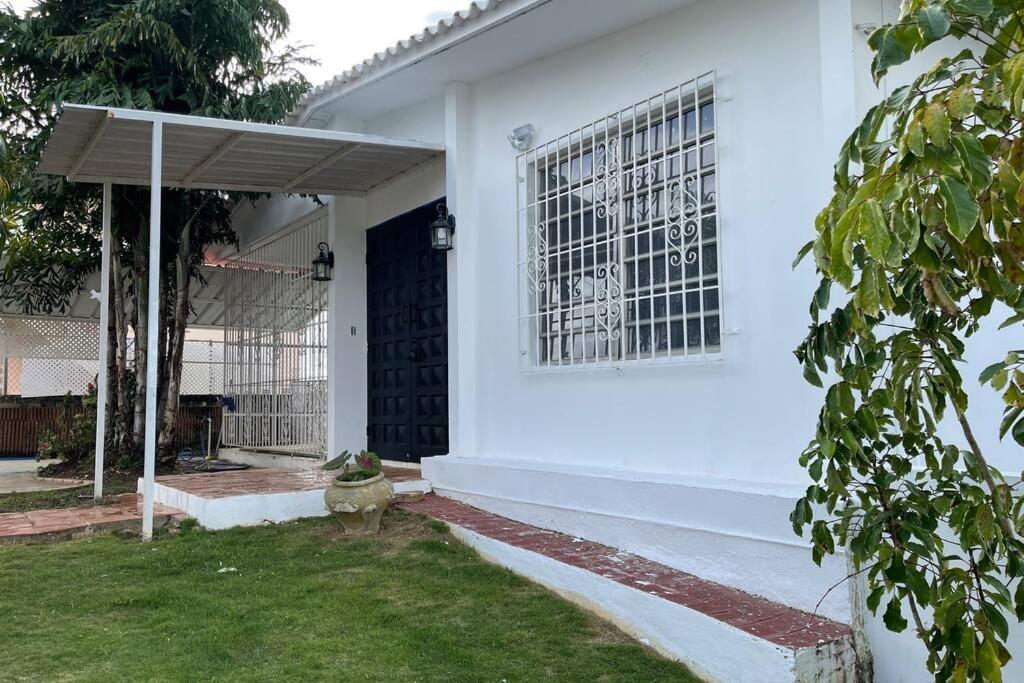 Вілла Borinquen Beach House Camaceyes Екстер'єр фото