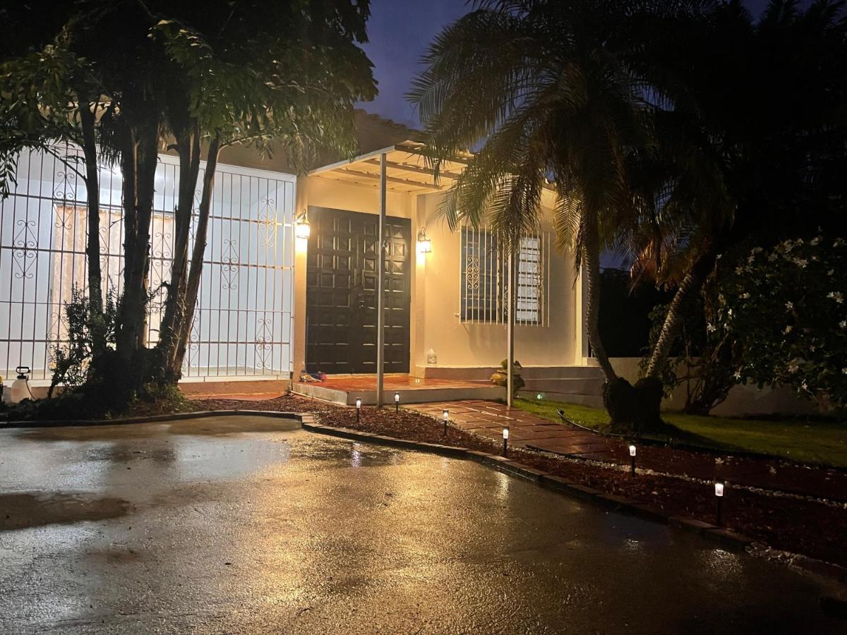 Вілла Borinquen Beach House Camaceyes Екстер'єр фото